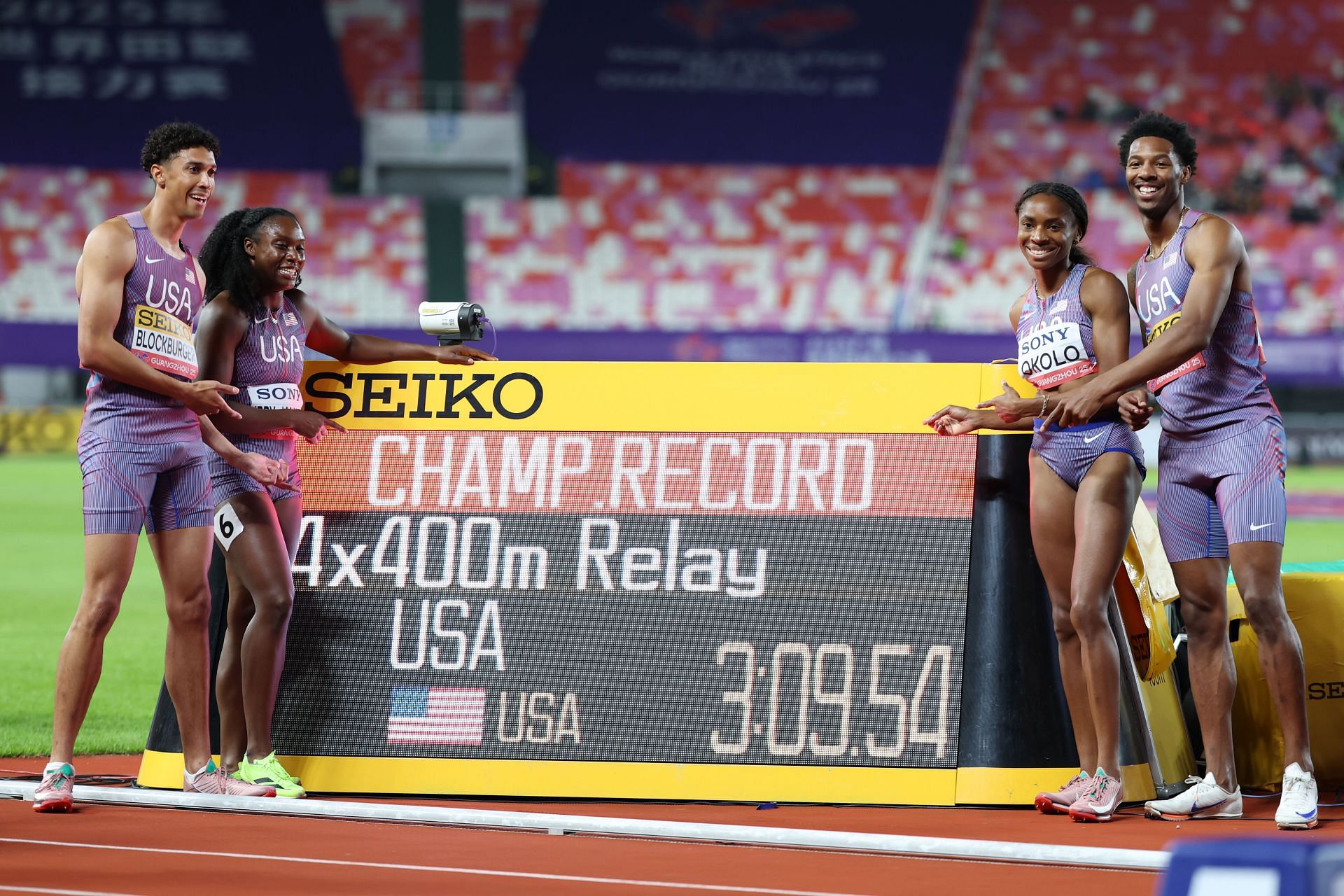 US Mixed 4x400m relay team at the 2025 World Athletics Relays (Image via: Getty)